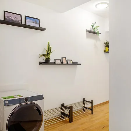 Tux Apartment *